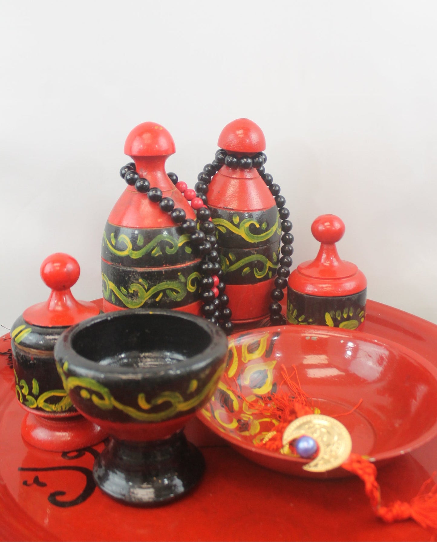 Alwan Artisan Set – Red & Black UAE Edition
