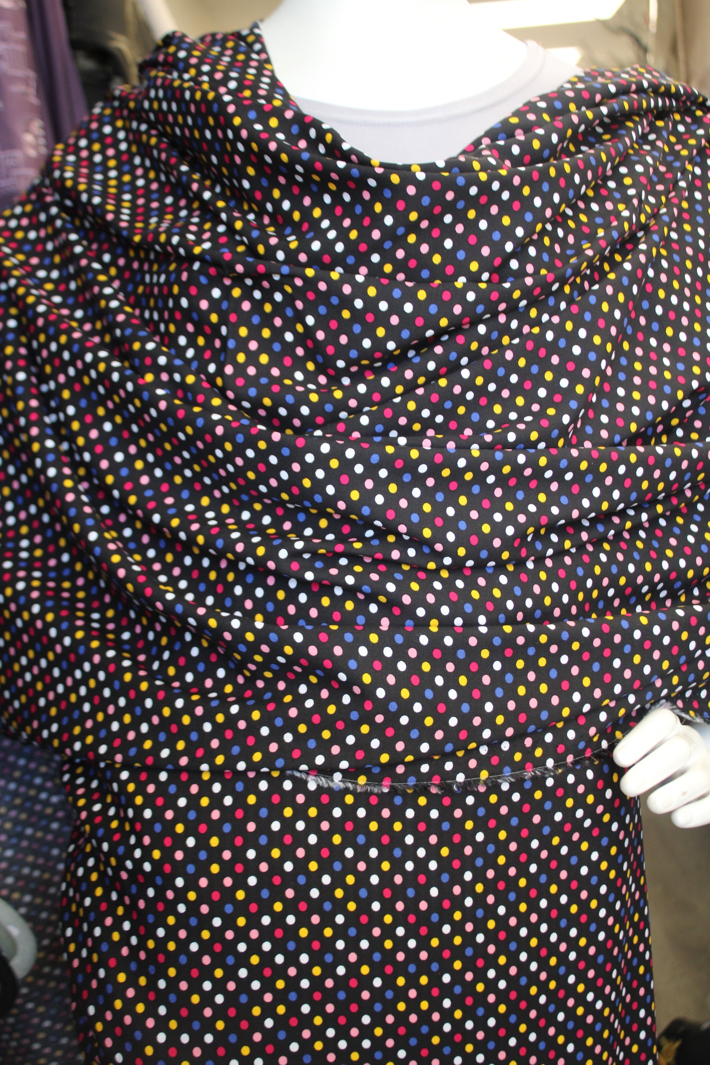 Black Hazaz Toub With Polka Dots