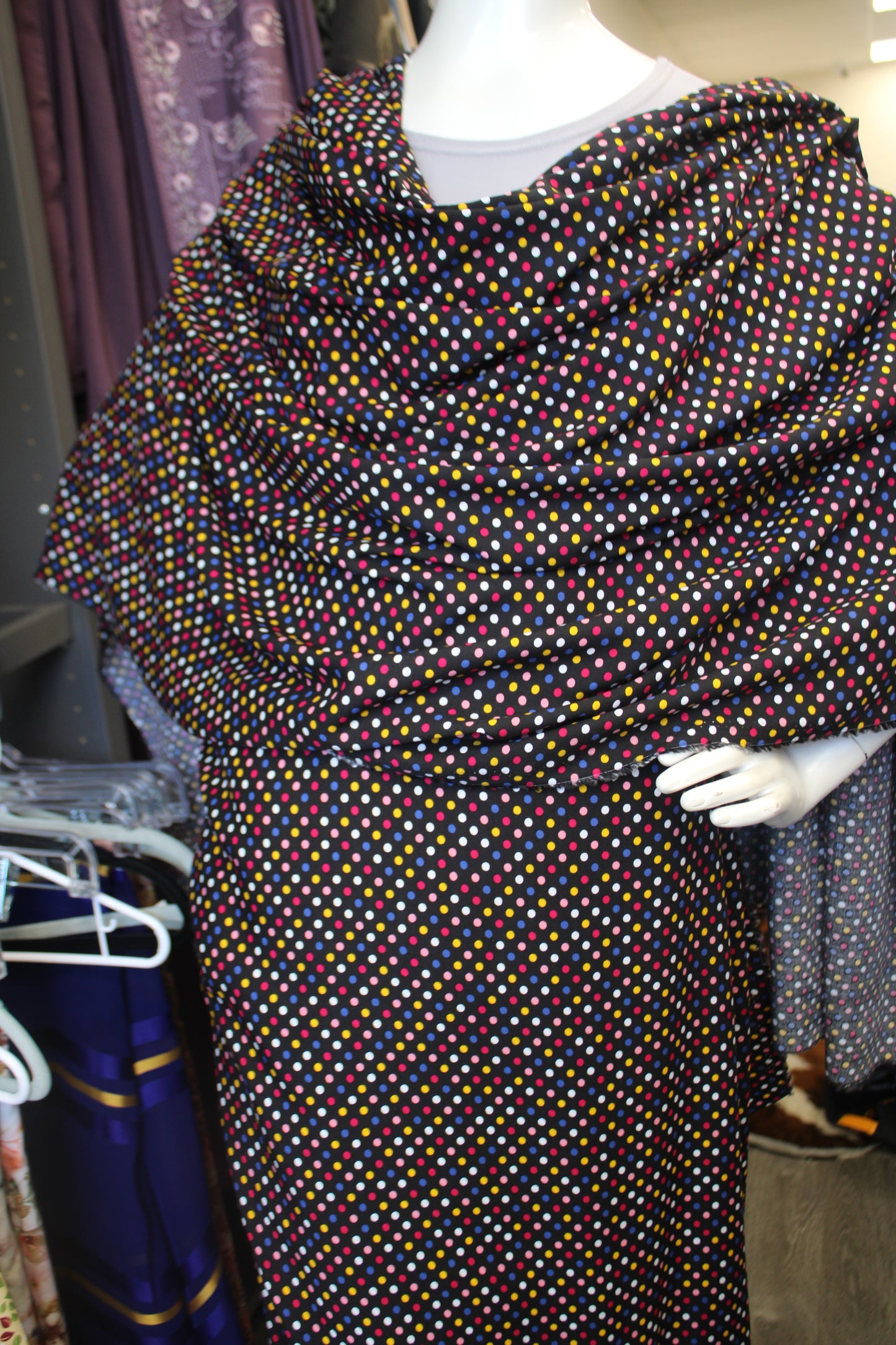Black Hazaz Toub With Polka Dots