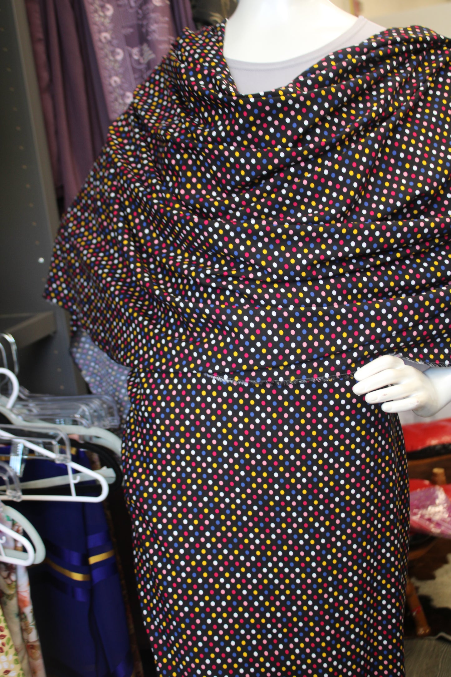 Black Hazaz Toub With Polka Dots